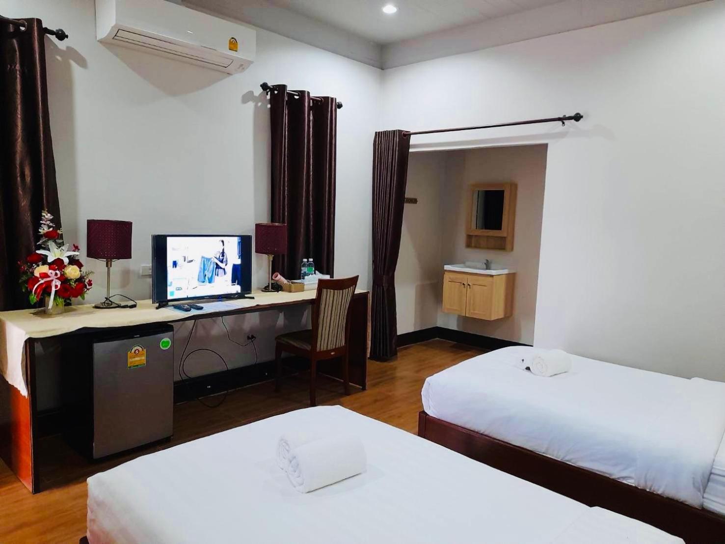 Punyin Hotel Inthanon -ปั้นหยิ่น โฮเทล Chom Thong Buitenkant foto